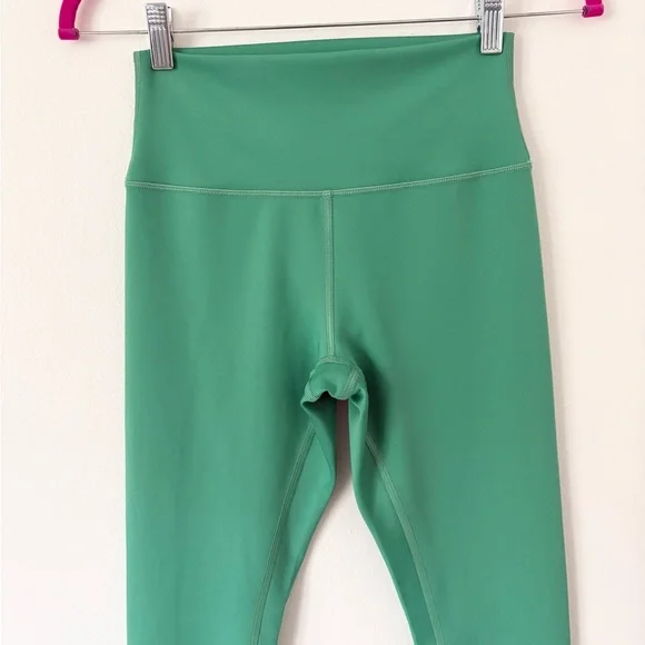 Alo Yoga 7/8 High Waist Airlift Legging in Lettuce Green Size Medium - Picture 7 of 12